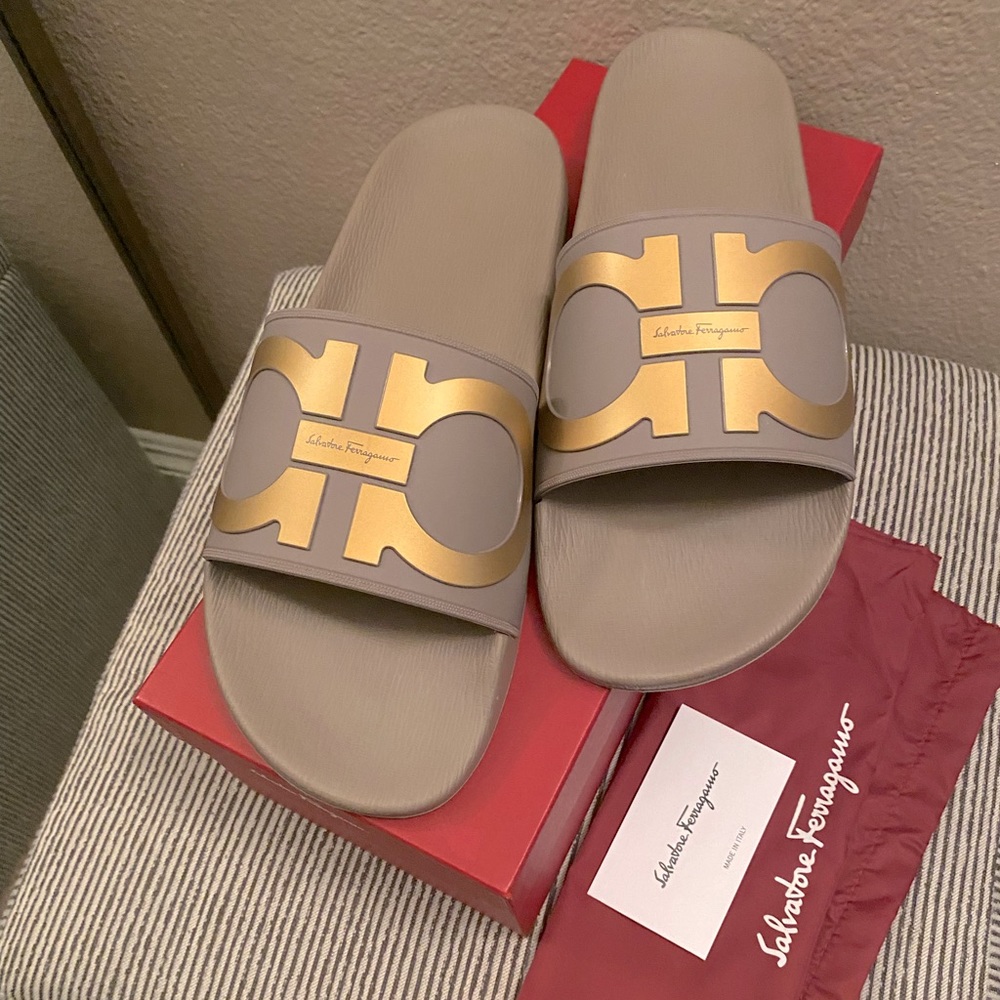 ⚠️ NWT Salvatore Ferragamo Slides